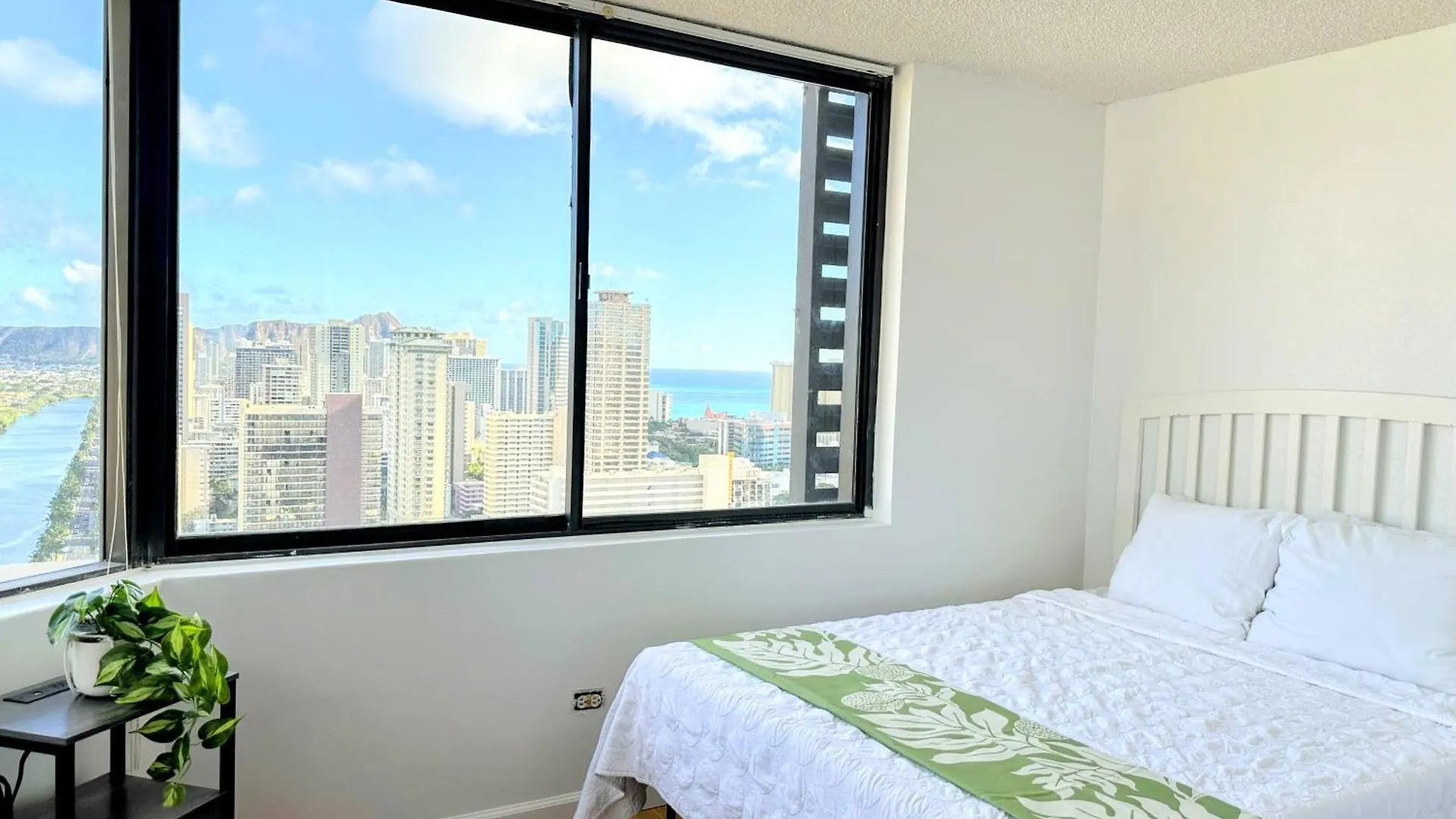 Vacation Rental Studios At Hawaiian Monarch Honolulu